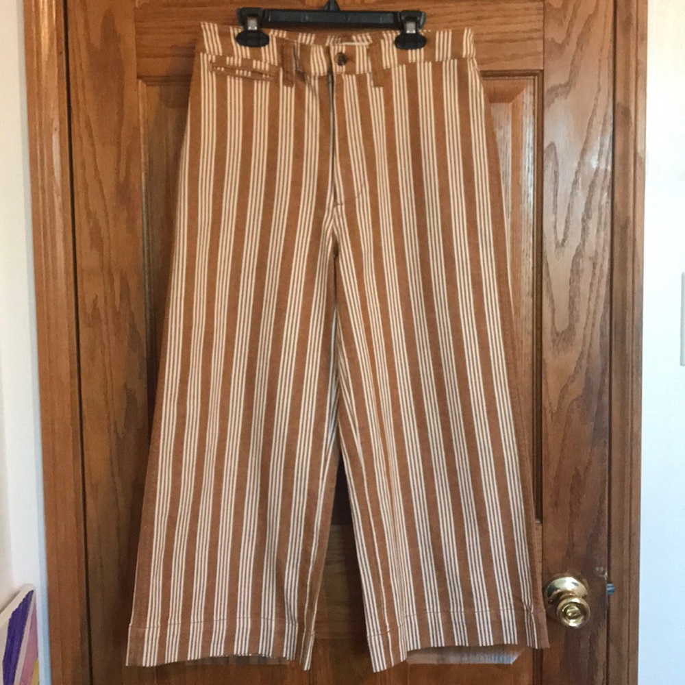 Wide legged cropped pants.